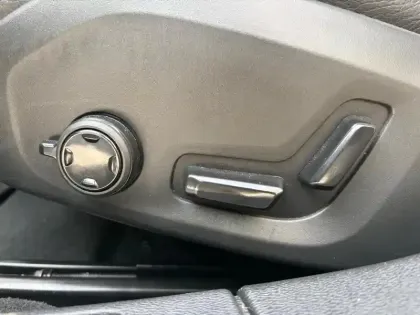 Photo 33 Volvo V60  B4 197 ch DCT7