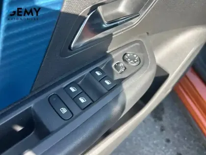 Photo 11 Citroën C4 e- 136 ch Automatique