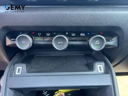 Photo 20 Citroën C4 e- 136 ch Automatique