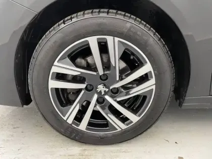 Photo 16 Peugeot 208  PureTech 100 S&S BVM6