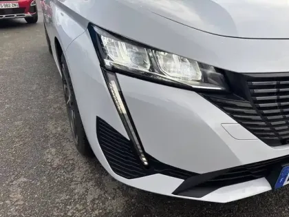 Photo 15 Peugeot 308  Hybrid 145 e-DCS6