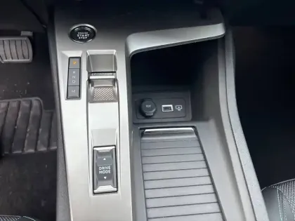 Photo 13 Peugeot 308  Hybrid 145 e-DCS6