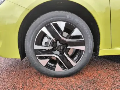 Photo 32 Peugeot 208  Hybrid 110 e-DCS6