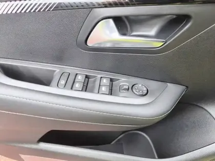 Photo 39 Peugeot 208  Hybrid 110 e-DCS6