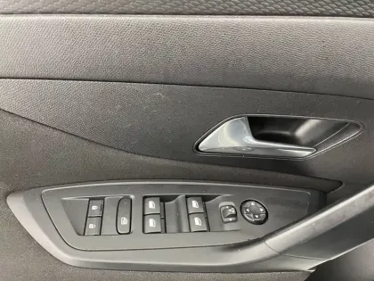 Photo 31 Peugeot 308  PHEV 180 e-EAT8