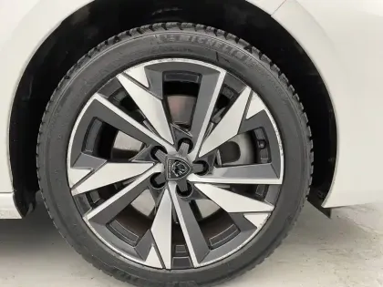 Photo 81 Peugeot 308  PHEV 180 e-EAT8