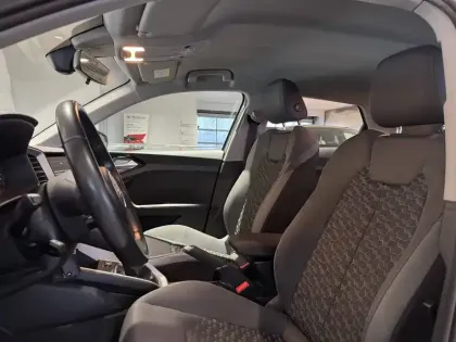 Photo 9 Audi A1  Sportback 30 TFSI 110 ch S tronic 7