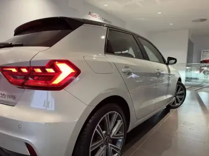 Photo 7 Audi A1  Sportback 30 TFSI 110 ch S tronic 7