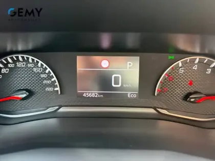 Photo 18 Peugeot 208  PureTech 100 S&S EAT8