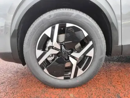 Photo 52 Peugeot 2008  Hybrid 145 e-DCS6