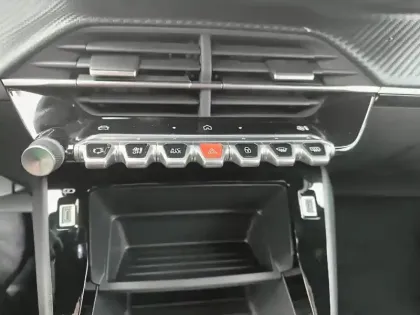 Photo 57 Peugeot 2008  Hybrid 145 e-DCS6