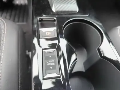 Photo 54 Peugeot 2008  Hybrid 145 e-DCS6