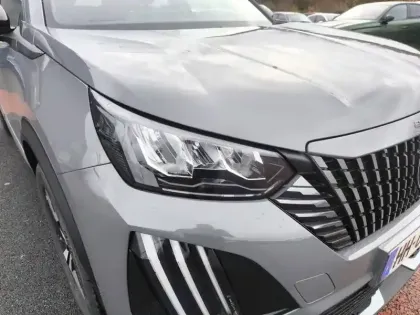 Photo 35 Peugeot 2008  Hybrid 145 e-DCS6