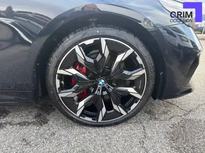 Photo 15 BMW Serie 5 Touring 550e xDrive PHEV 489 ch BVA8