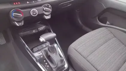 Photo 16 Kia Stonic  1.0 T-GDi 100 ch DCT7