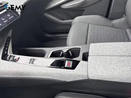 Photo 16 Peugeot 5008  Electrique 210 ch 73 kWh