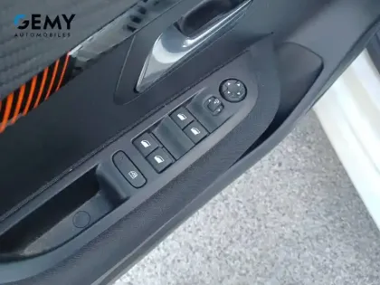 Photo 11 Peugeot 208  PureTech 75 S&S BVM5