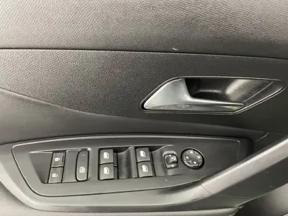 Photo 26 Peugeot 308  PureTech 130ch S&S BVM6