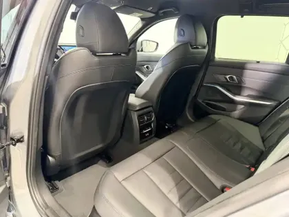 Photo 32 BMW Serie 3 Touring 330e 292 ch BVA8