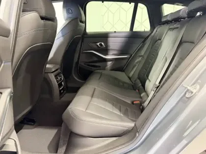 Photo 29 BMW Serie 3 Touring 330e 292 ch BVA8