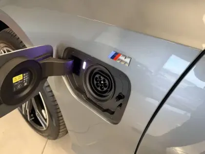 Photo 127 BMW Serie 3 Touring 330e 292 ch BVA8