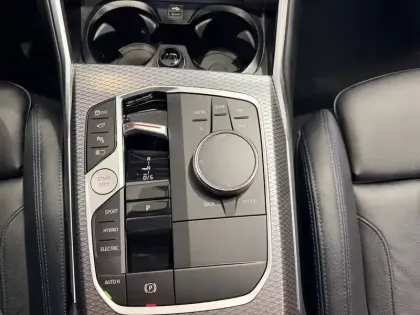 Photo 96 BMW Serie 3 Touring 330e 292 ch BVA8