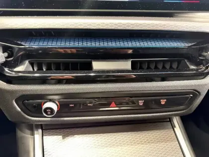 Photo 153 BMW Serie 3 Touring 330e 292 ch BVA8