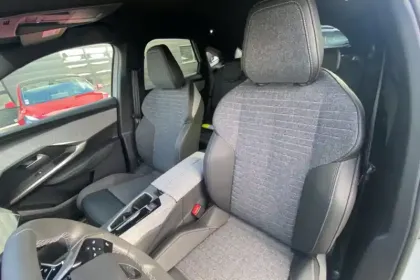 Photo 45 Peugeot 3008  Hybrid 145 e-DCS6