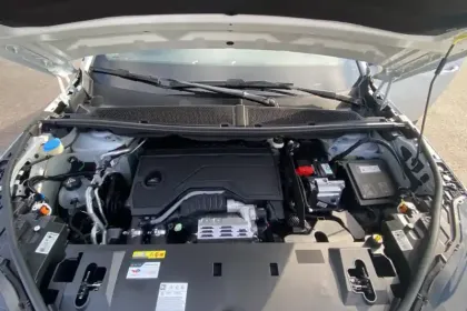 Photo 33 Peugeot 3008  Hybrid 145 e-DCS6