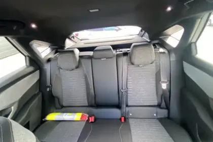 Photo 28 Peugeot 3008  Hybrid 145 e-DCS6