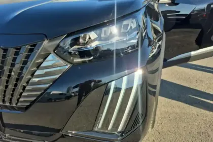 Photo 47 Peugeot 2008  Hybrid 145 e-DCS6