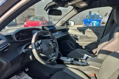 Photo 33 Peugeot 2008  Hybrid 145 e-DCS6