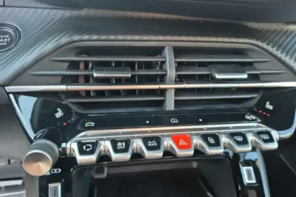 Photo 68 Peugeot 2008  Hybrid 145 e-DCS6