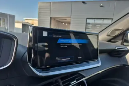 Photo 40 Peugeot 2008  Hybrid 145 e-DCS6