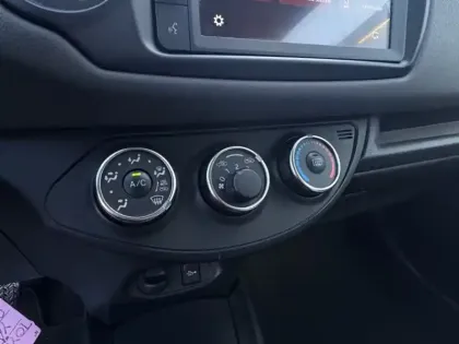 Photo 15 Toyota Yaris 70 VVT-i France Connect