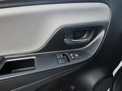 Photo 13 Toyota Yaris 70 VVT-i France Connect