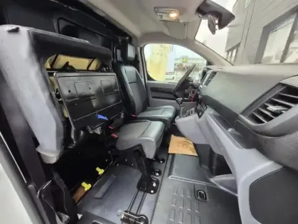 Photo 28 Citroën Jumpy III M BlueHDi 120 S&S BVM6 (300 Nm) Driver