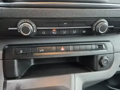 Photo 34 Citroën Jumpy III M BlueHDi 120 S&S BVM6 (300 Nm) Driver