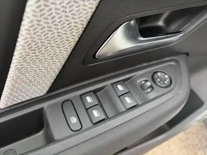 Photo 11 Citroën C4  1.2 PureTech 130ch S&S MAX Automatique