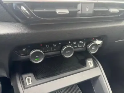 Photo 12 Citroën C4  1.2 PureTech 130ch S&S MAX Automatique