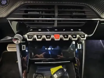 Photo 12 Peugeot 208  e- 136ch GT