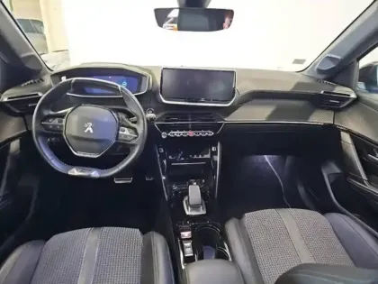 Photo 14 Peugeot 208  e- 136ch GT