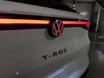 Photo 10 Volkswagen T-roc  1.5 eTSI 150ch R-Line DSG7