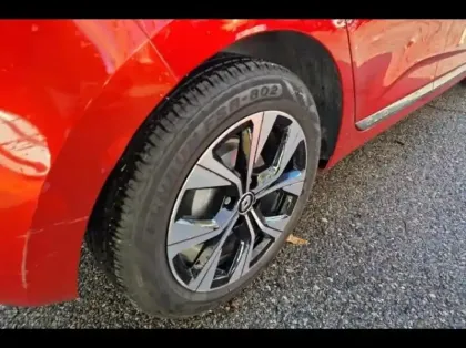 Photo 12 Renault Clio  1.6 E-Tech hybride 140ch Limited -21N