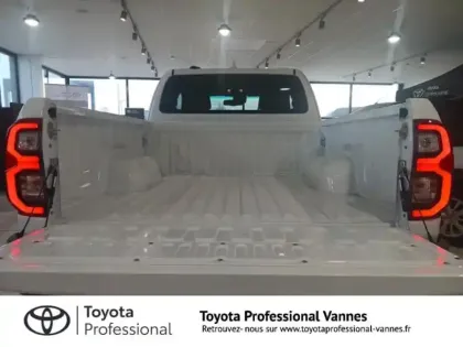 Photo 11 Toyota Hilux  2.4 D-4D 150ch X-Tra Cabine Invincible 4WD BVA MY25
