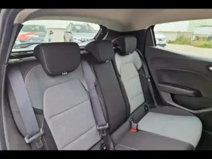 Photo 10 Renault Clio  1.6 E-Tech 145ch full hybrid Evolution - 24