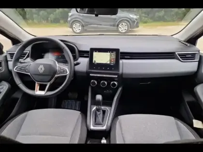 Photo 8 Renault Clio  1.6 E-Tech 145ch full hybrid Evolution - 24