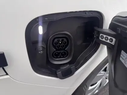 Photo 8 Volkswagen Id. Buzz Cargo  286ch 79kWh Pro