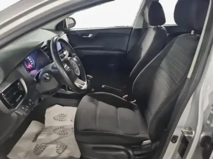 Photo 8 Kia Stonic  1.0 T-GDi 100ch MHEV Active iBVM6