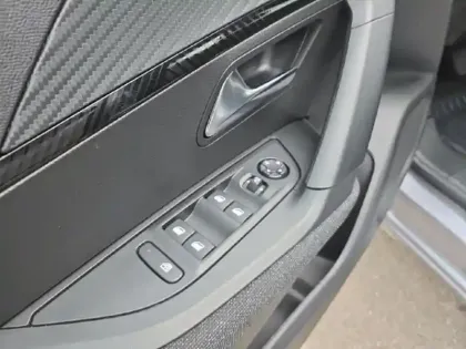 Photo 12 Peugeot 2008  1.2 Hybrid 145ch Style e-DCS6